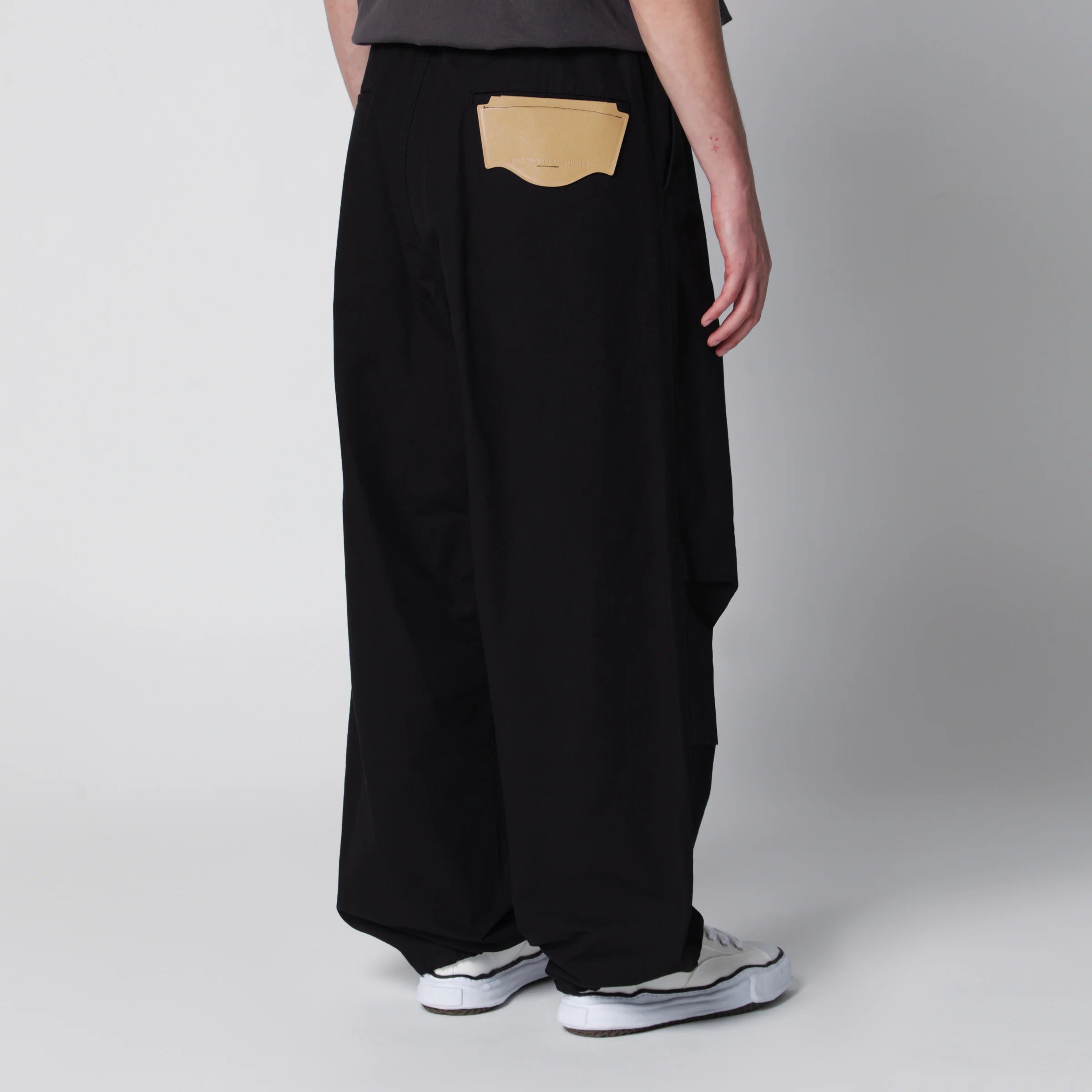 J16PT161CO_S_MIHAR-BLK.d.webp