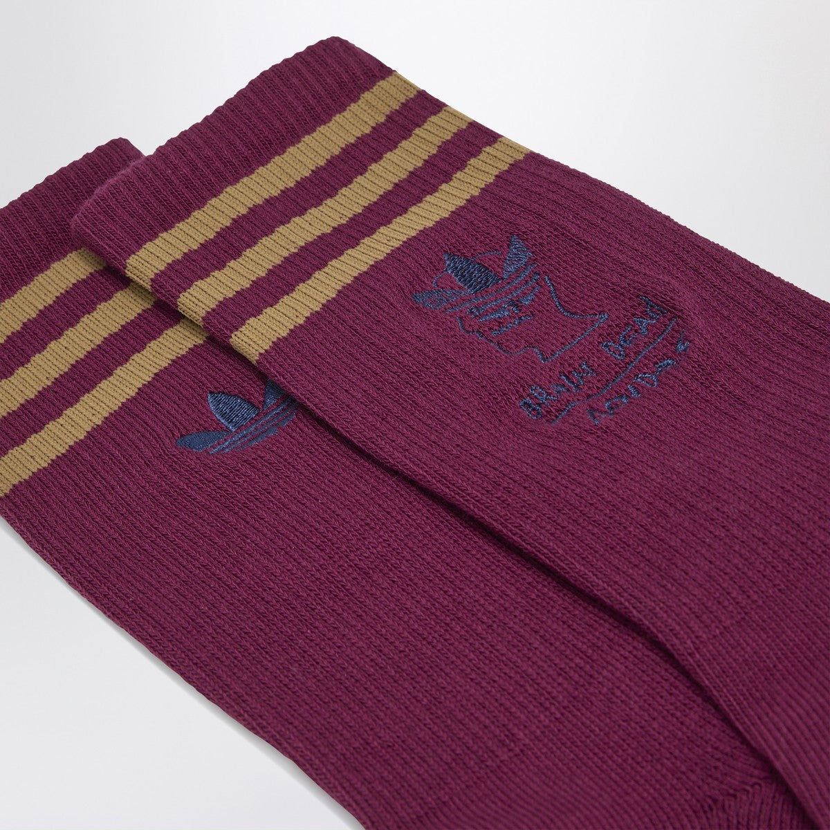 Chaussettes rouges bordeaux adidas x Brain Dead avec logo brodé