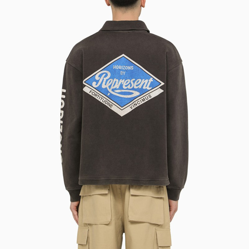 Polo de algodón efecto lavado negro con logotipo.