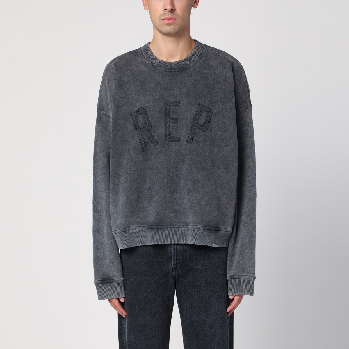 Represent Round-neck sweatshirt with Rep application in washed cotton