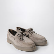 Brunello Cucinelli Mocassin bateau en daim gris taupe