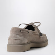 Brunello Cucinelli Mocassin bateau en daim gris taupe