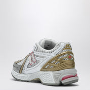 New Balance Sneaker 1906R in Silver Metallic and Dragon Berry