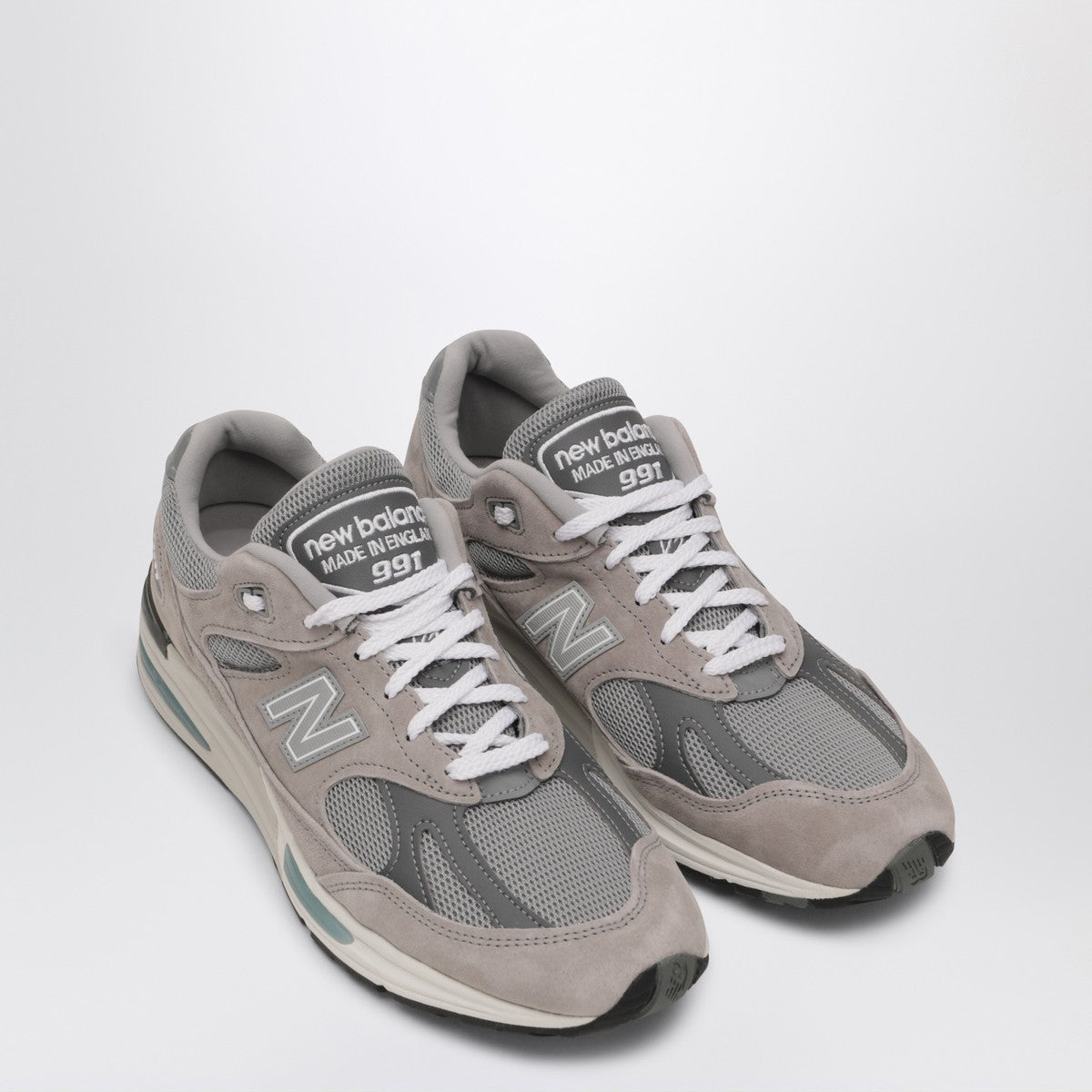 New Balance Made in UK 991v2 Sneakers in Taupe